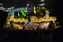 「OKAMOTO'S 5th Anniversary HAPPY! BIRTHDAY! PARTY! TOUR!」日比谷野外大音楽堂公演の様子。