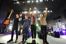 「OKAMOTO'S 5th Anniversary HAPPY! BIRTHDAY! PARTY! TOUR!」日比谷野外大音楽堂公演の様子。