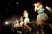 THE ポッシボーによるライブの様子。