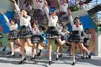 「わんだほ感謝祭2014」でのAKB48チーム8のライブの様子。 (c)AKS