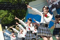 「わんだほ感謝祭2014」でのAKB48チーム8のライブの様子。 (c)AKS