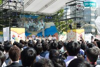 「わんだほ感謝祭2014」でのAKB48チーム8のライブの様子。 (c)AKS