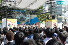 「わんだほ感謝祭2014」でのAKB48チーム8のライブの様子。 (c)AKS