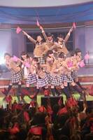 「Hello!IVY」を披露するさくら学院。