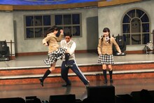 寸劇「プロレス同好会ができるまで」の様子。