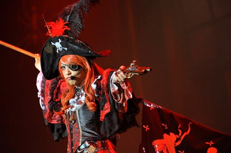 HYDE（撮影：今元秀明、緒車寿一）