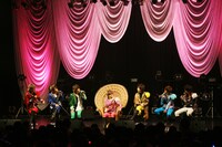 トーク中心となった「風男塾 武器屋桃太郎卒業公演～メガネの歩く道～」第1部の様子。