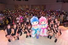 キキララと記念撮影するGEM。