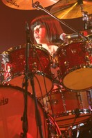 ほな・いこか（Dr）（撮影：岩佐篤樹）