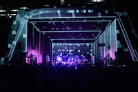 「OKAMOTO'S 5th Anniversary HAPPY! BIRTHDAY! PARTY! TOUR!」日比谷野外大音楽堂公演の様子。