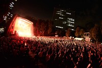 「OKAMOTO'S 5th Anniversary HAPPY! BIRTHDAY! PARTY! TOUR!」日比谷野外大音楽堂公演の様子。