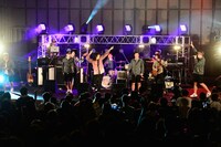 OKAMOTO'SとRIP SLYMEによるコラボパフォーマンスの様子。