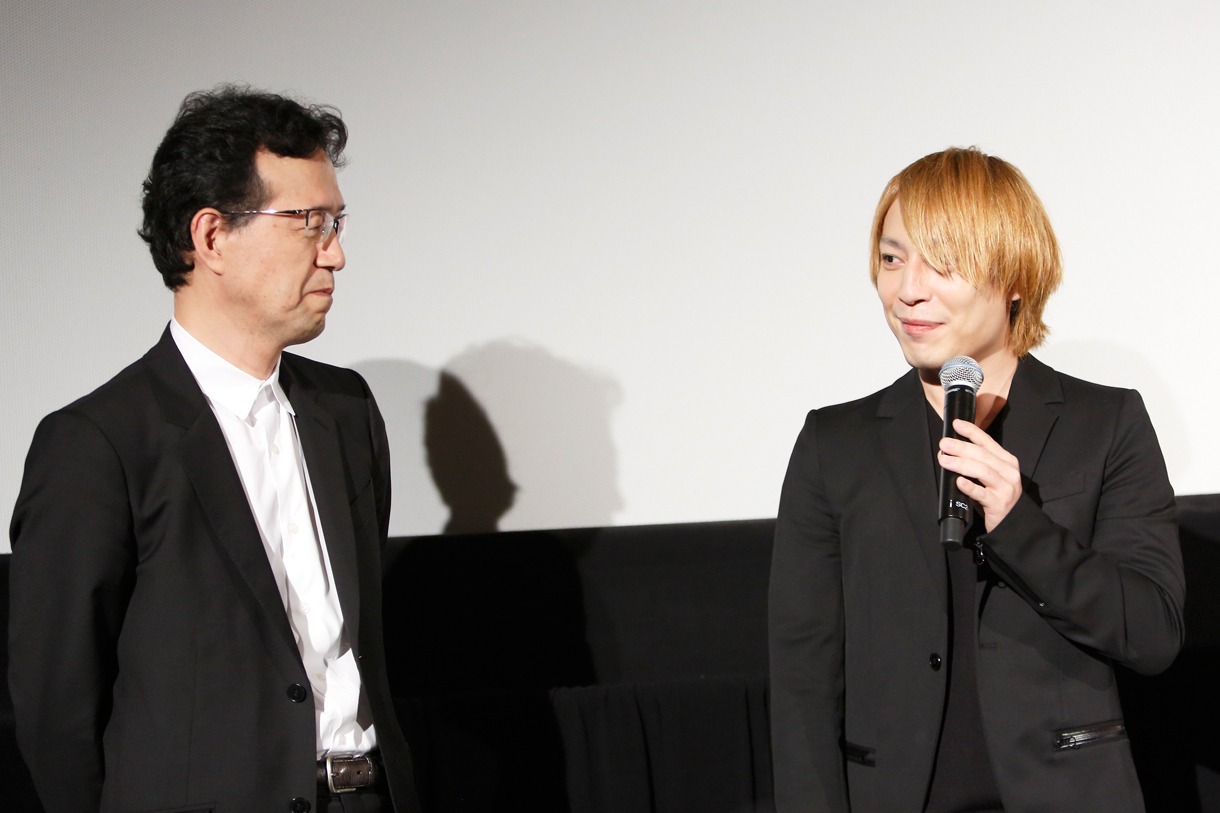 映画「アップルシード アルファ」舞台挨拶に登壇した荒牧伸志監督（左）と中田ヤスタカ（右）。
