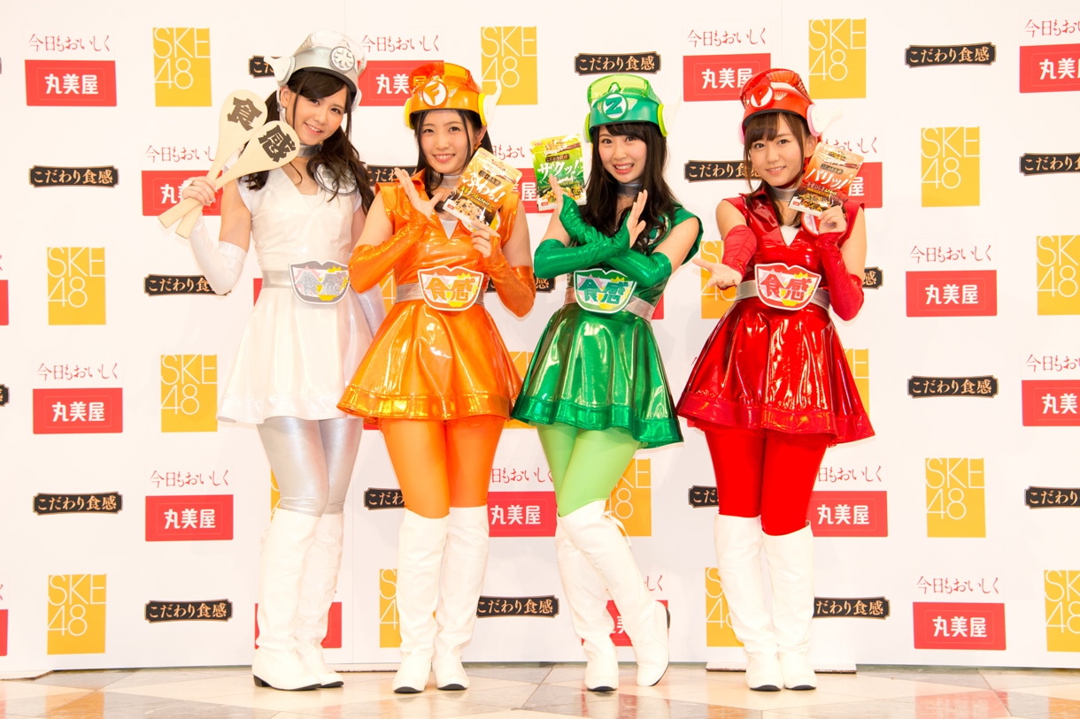 「こだわり食感ふりかけ」新CMに出演する佐藤すみれ、古川愛李、高柳明音、大場美奈。