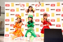 CM曲「愛のルール」を初披露する古川愛李、高柳明音、佐藤すみれ、大場美奈。