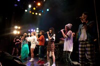「Ain't No Mountain High Enough」をセッションする「AFTER SCHOOL SWAG vol.2」出演者。