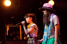 左からアサヒ（Little Glee Monster）、LUHICA。