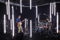 左からハマ・オカモト（OKAMOTO'S）、ピエール中野（凛として時雨）。