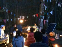 アットホームなライブで観客を魅了したつじあやの。