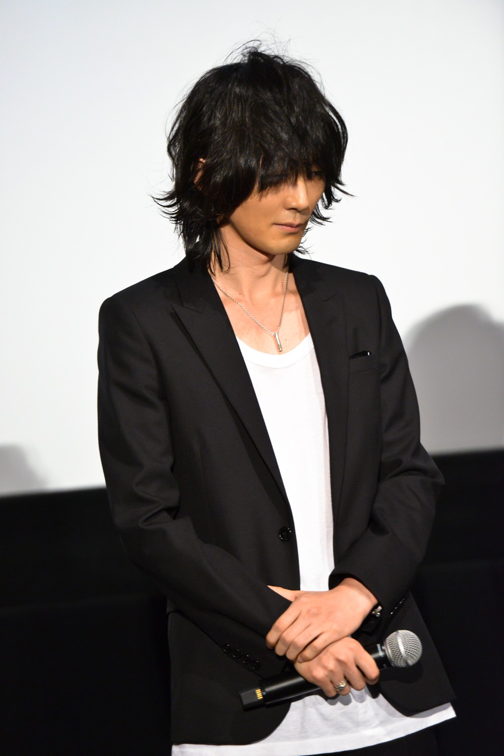 BUMP OF CHICKENの藤原基央（Vo, G）。