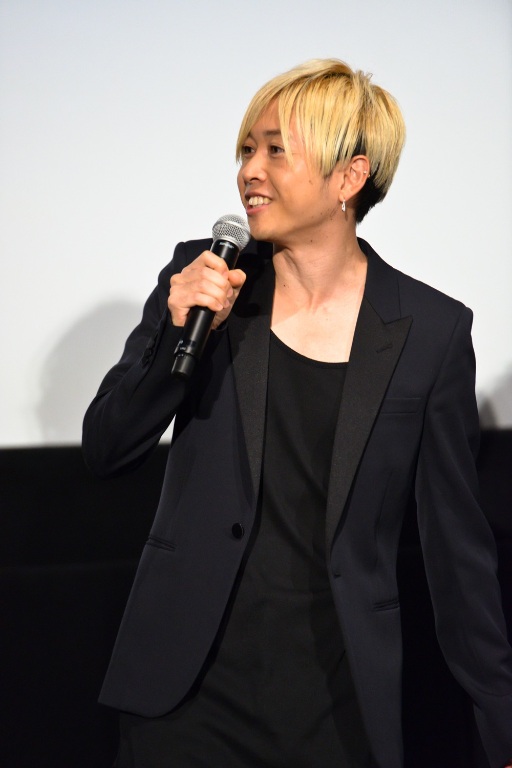 BUMP OF CHICKENの直井由文（B）。