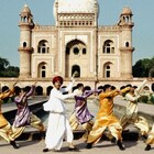 平井堅がインド人にまぎれて踊る!超大作PV