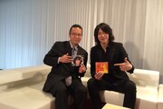 “Wカズヤ対談”収録時の様子。左がひばりプロダクション・加藤和也社長、右が吉井和哉。