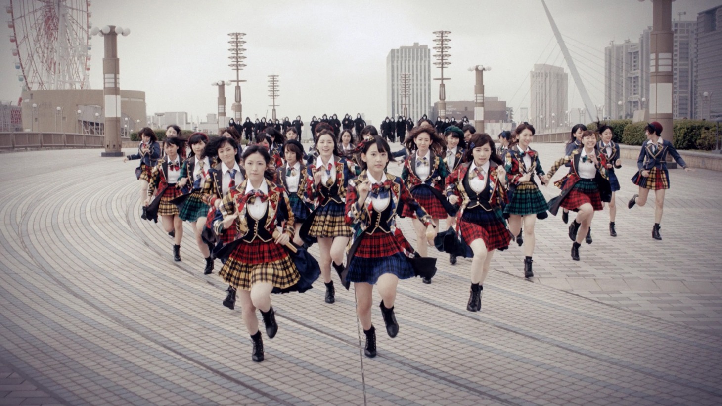 AKB48「希望的リフレイン」ビデオクリップのワンシーン。