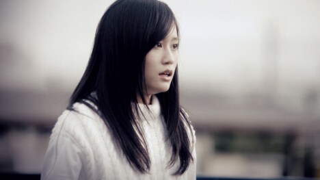 AKB48「希望的リフレイン」ビデオクリップに登場する前田敦子。