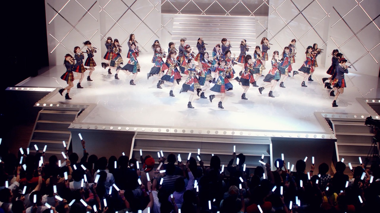 AKB48「希望的リフレイン」ビデオクリップのワンシーン。