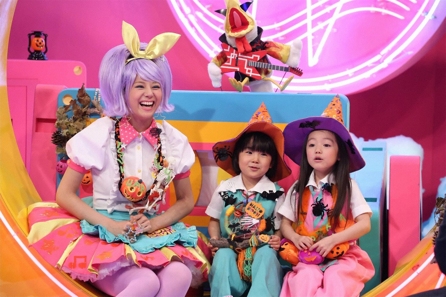 左から、お姉さん（西内まりや）、王子様：ココロくん（寺田心）、お姫さま：アイナちゃん（西澤愛菜）。(c)フジテレビ