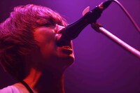 04 Limited SazabysのGEN（B, Vo）。（Photo by kohei suzuki）