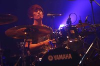 04 Limited SazabysのKOUHEI（Dr, Cho）。（Photo by kohei suzuki）