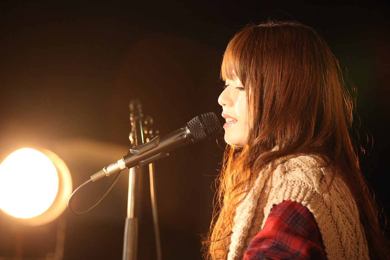 藤田麻衣子、神田明神で縁結び祈願ライブ