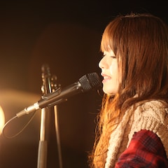 藤田麻衣子、神田明神で縁結び祈願ライブ
