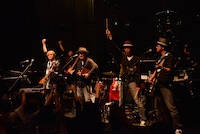 「ABEDON SPECIAL 2DAYS "BLACK AND WHITE"」東京・Billboard Live TOKYO公演の様子。