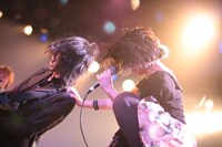 左からtakuto、大森靖子。（撮影：西槇太一）