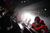 カオティック・スピードキングのライブの様子。（撮影：西槇太一）