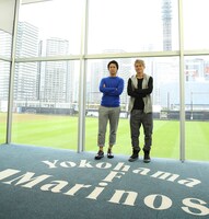 横浜F・マリノスの中町公祐選手（左）と小林祐三選手（右）。