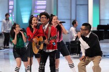 南こうせつ×槇原敬之×ももいろクローバーZによる「うちのお父さん」のパフォーマンス。(c)フジテレビ