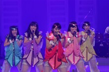 「MOON PRIDE」を歌うももいろクローバーZ。(c)フジテレビ