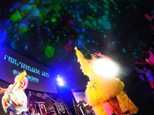 「TOKYO DESIGNERS WEEK」でライブを行ったSEBASTIAN X。撮影：みてぃふぉ