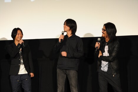 左から山田将司、岡峰光舟、菅波栄純。