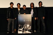 映画「光の音色 -THE BACK HORN Film-」初日舞台挨拶の様子。