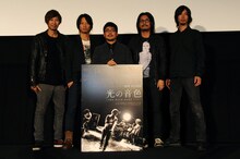 映画「光の音色 -THE BACK HORN Film-」初日舞台挨拶の様子。