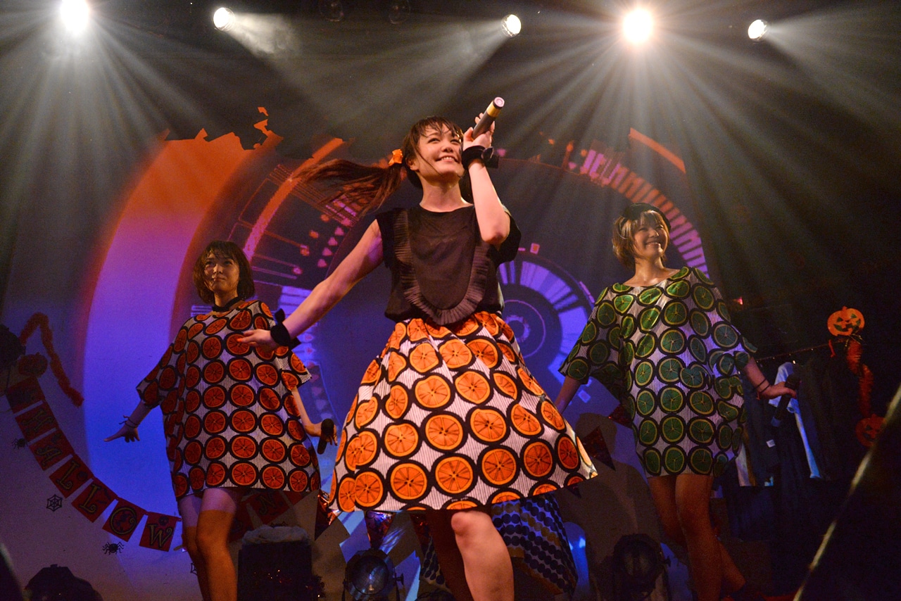 Negicco「Road of Negiiiiii ～Negicco One Man Show～ 2014 Autumn -Day One- ～Halloween～」の様子。