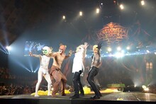 ゴールデンボンバー（撮影：今元秀明、緒車寿一）