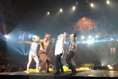 ゴールデンボンバー(撮影:今元秀明、緒車寿一)