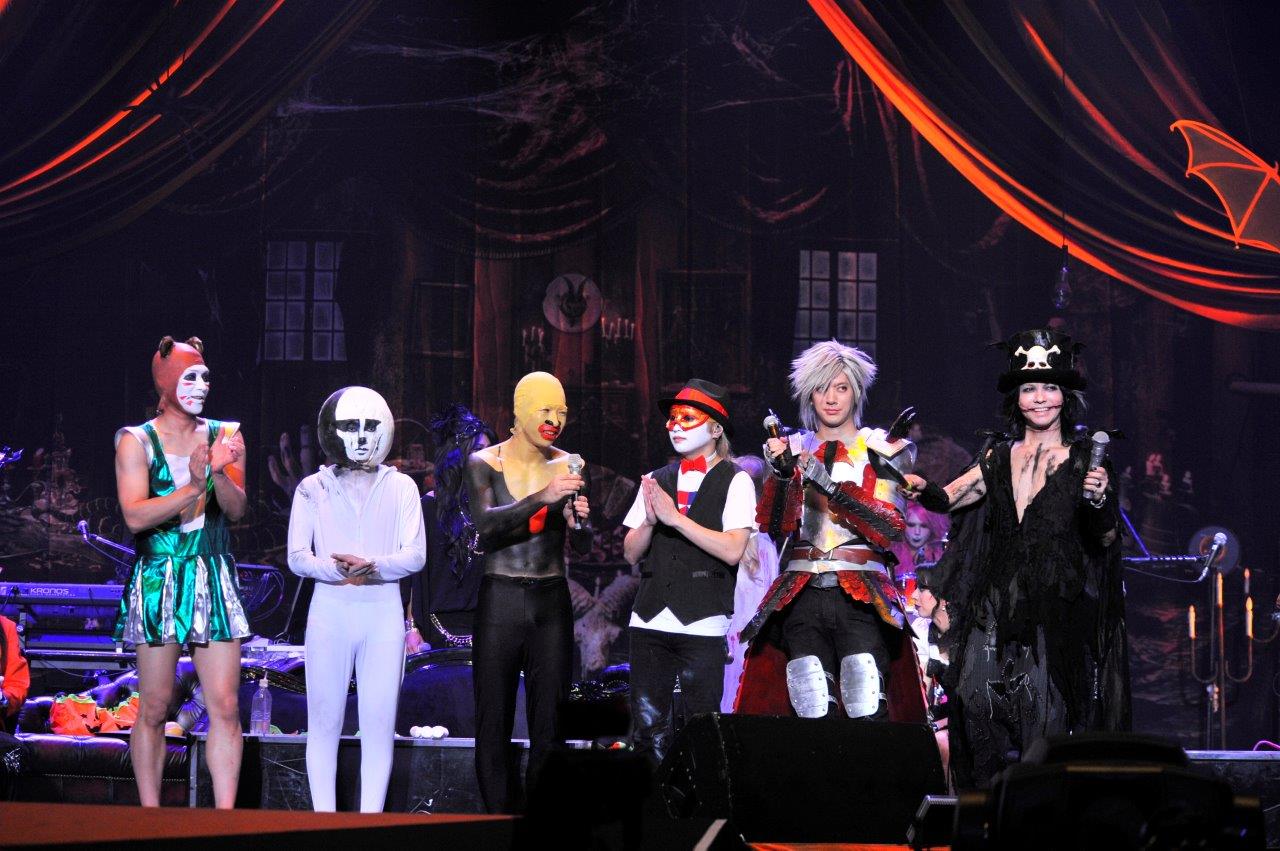 左からゴールデンボンバー、DAIGO、HYDE。（撮影：今元秀明、緒車寿一）