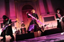 カスタマイZ「真冬の弾丸ぶっちぎりツアー!!!! “かっとび×Crusher”」東京・ヴィーナスフォート教会広場公演の様子。